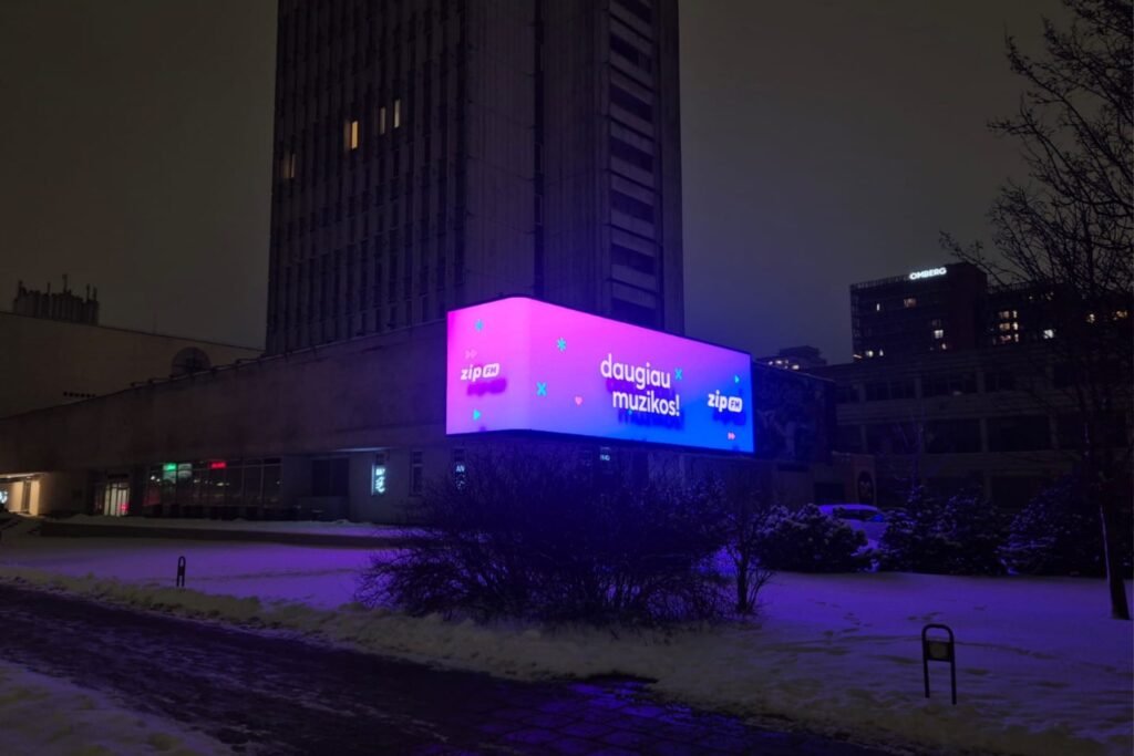 Radiocentras LED ekranas