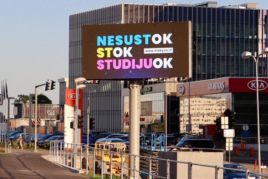 Vilnius, Ukmergės gatvė – Miesto lauko LED ekranas